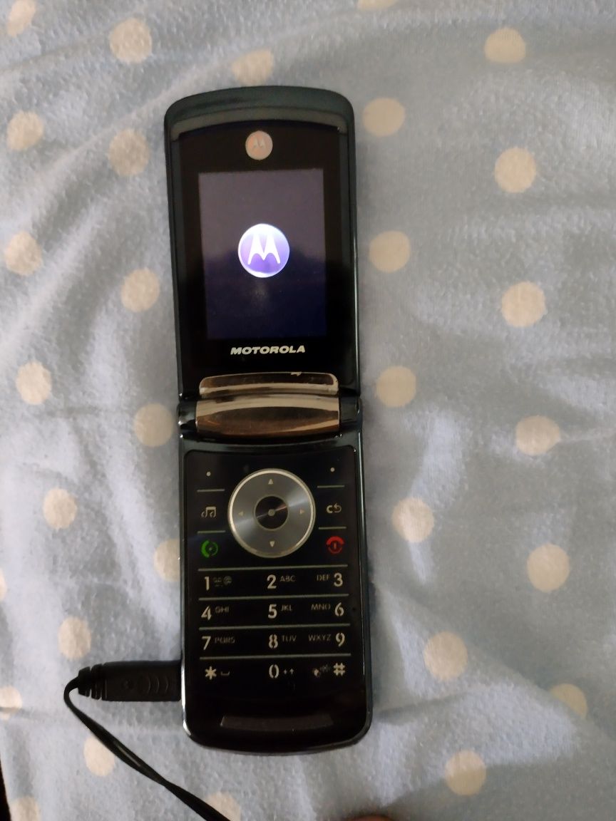 Vendo telemóvel Motorola V8