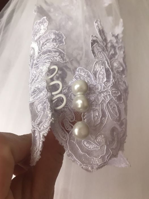 Продам весільну сукню