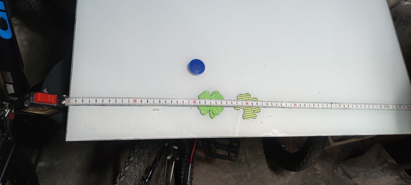Szklana tablica magnetyczna na ścianę, biała, 700 x 500 mm