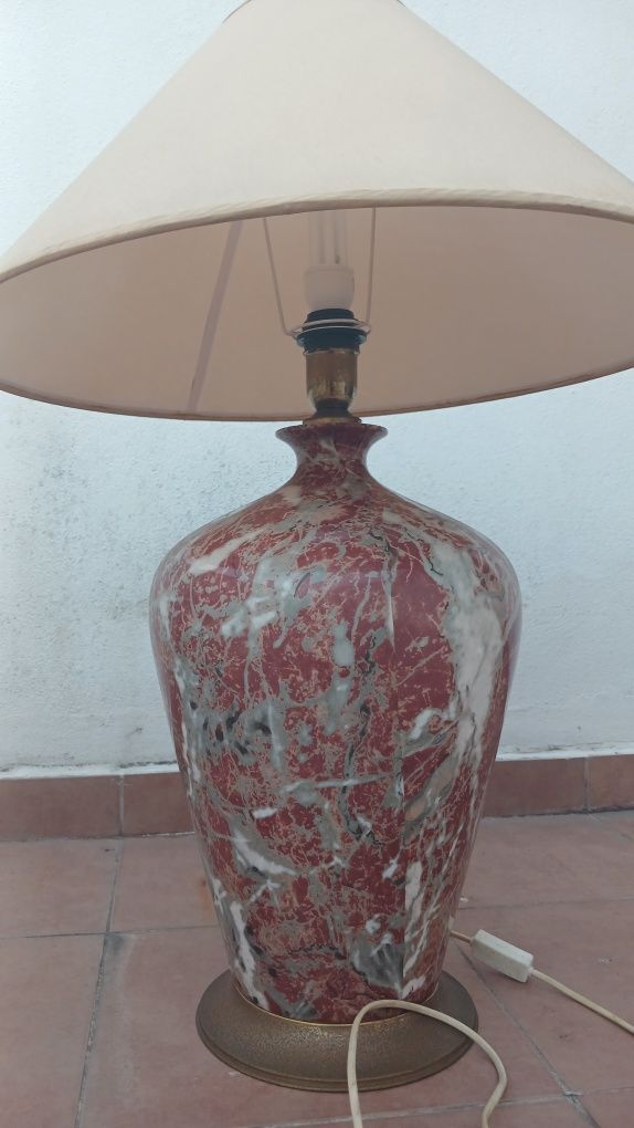 Candeeiro de mesa de mármore