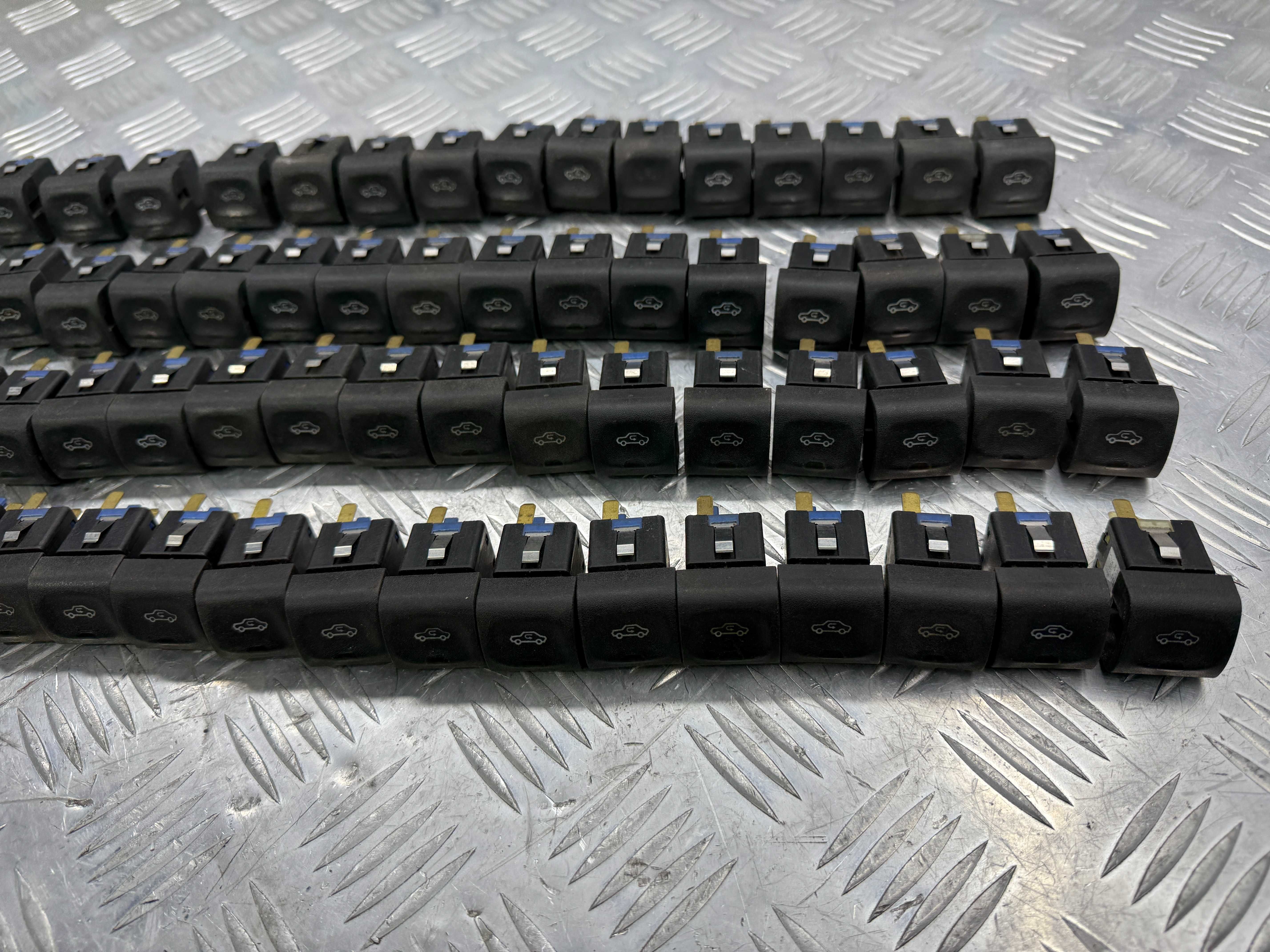 Кнопка рецеркуляции воздуха Opel Omega B 1995-  90457320
