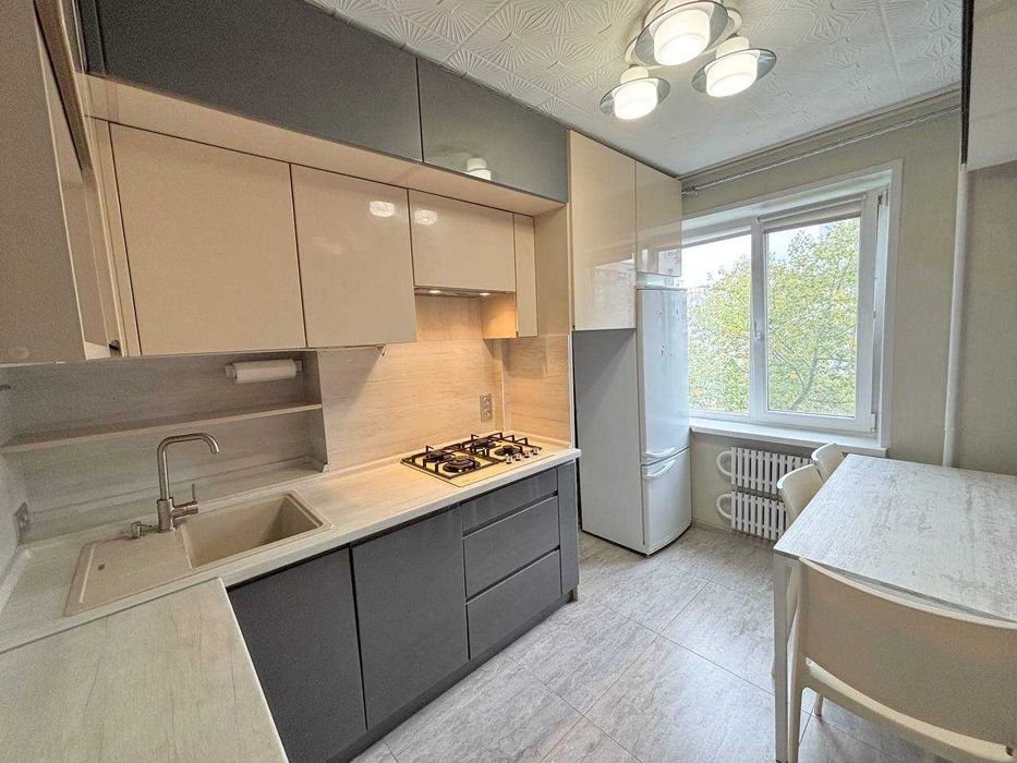 Красный Камень Продам 2к кв. 6й этаж.