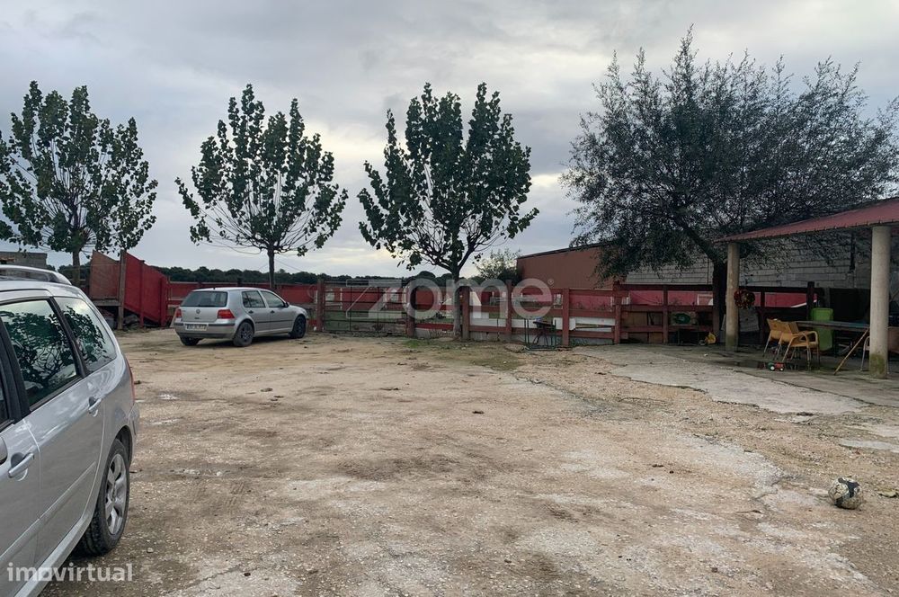 Excelente Restaurante, muito bem localizado com 2 moradias e zona d...