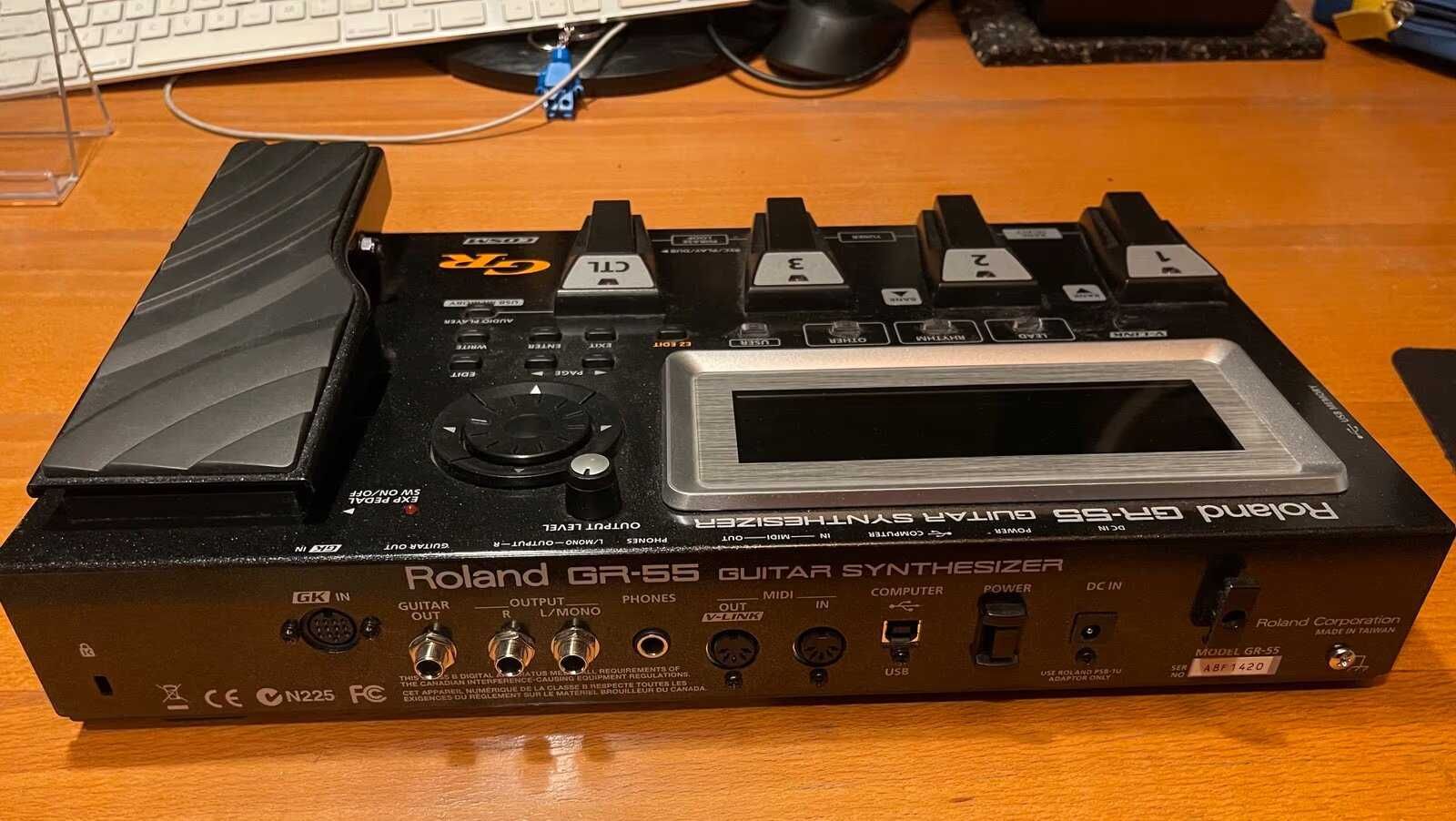 Roland GR-55 - гитарный процессор и синтезатор