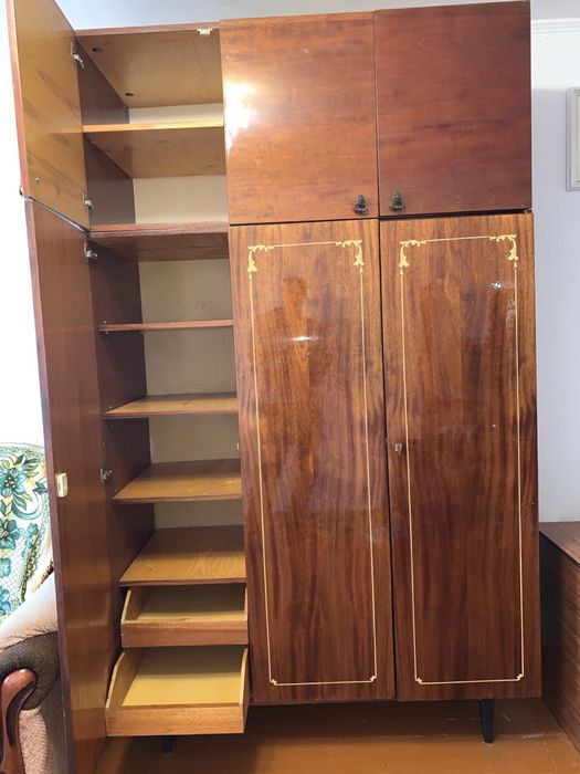 Шафа трьохдверна глянцева