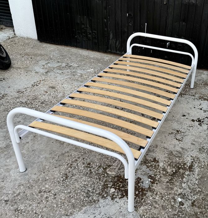 Cama de solteiro em ferro 90x190