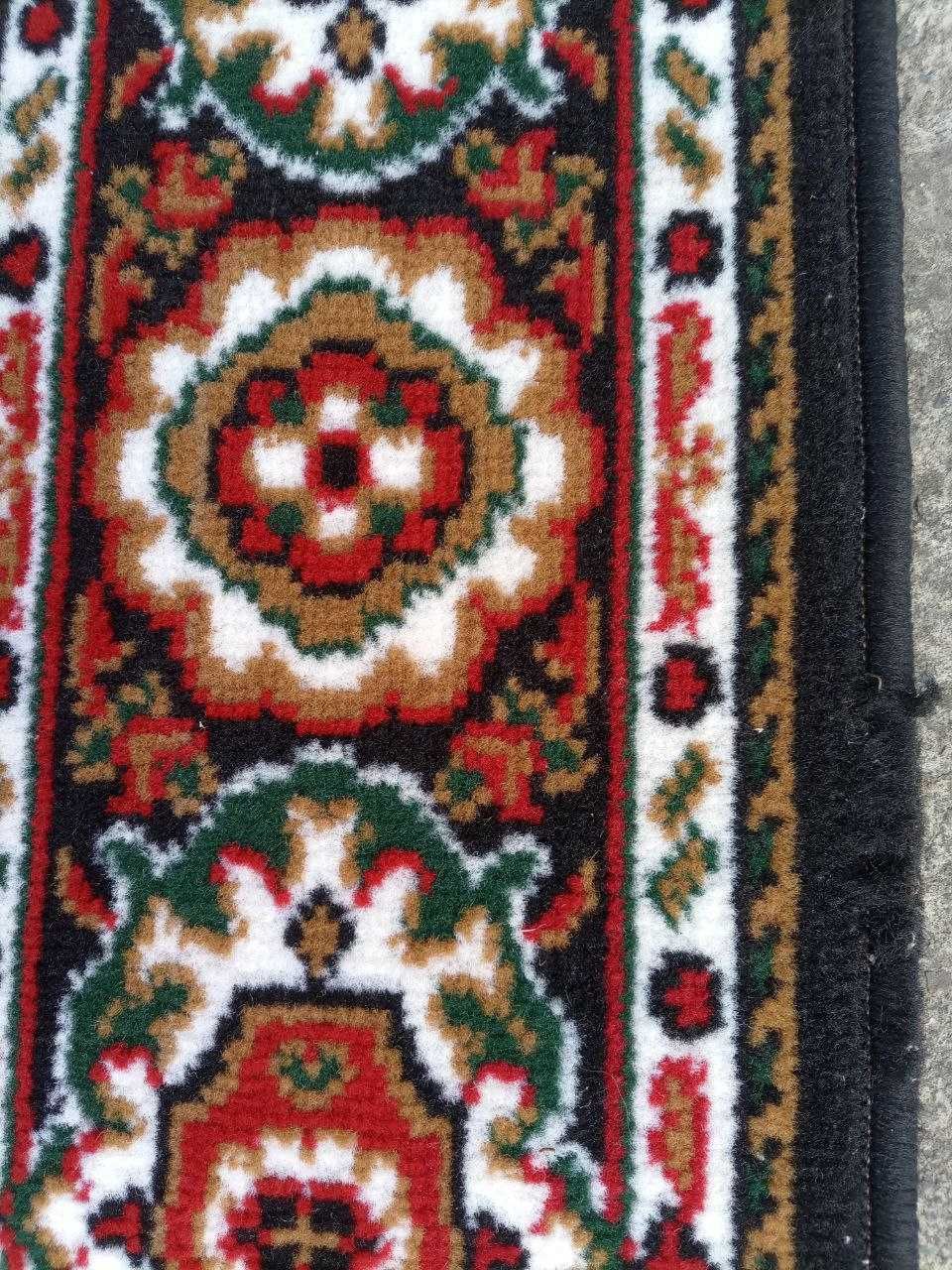 Ковер искусственный новый красивый