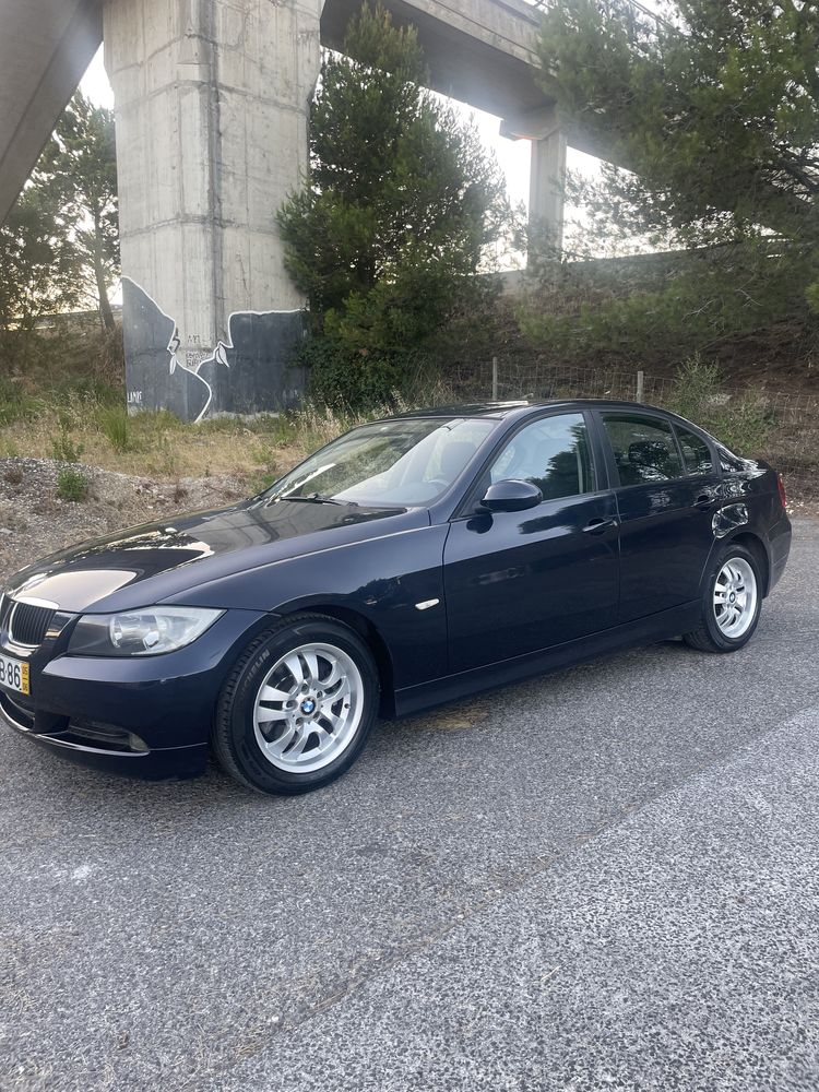 BMW 320d com 167 mil km