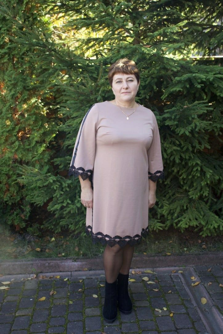 Жіноча сукня в кольорі нюд
