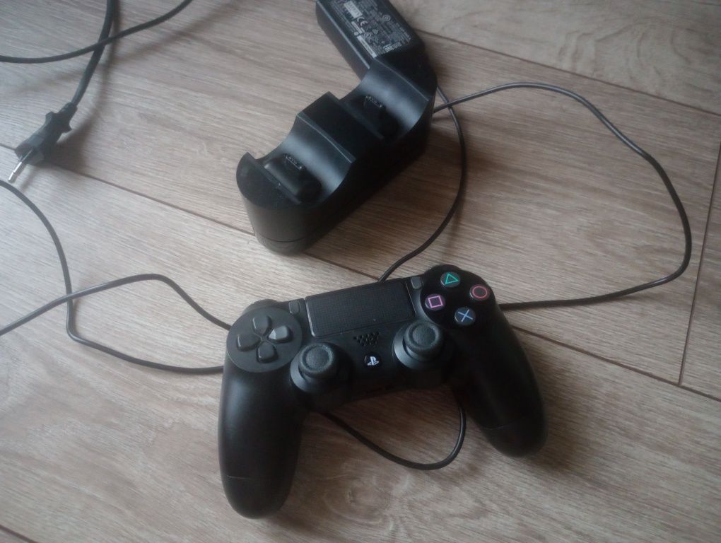 Oryginalna Ładowarka Sony + Pad DUALSHOCK4 V2 PS4 PlayStation4