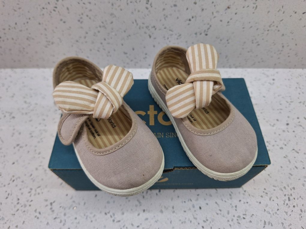 Sapatos Victoria tamanho 20