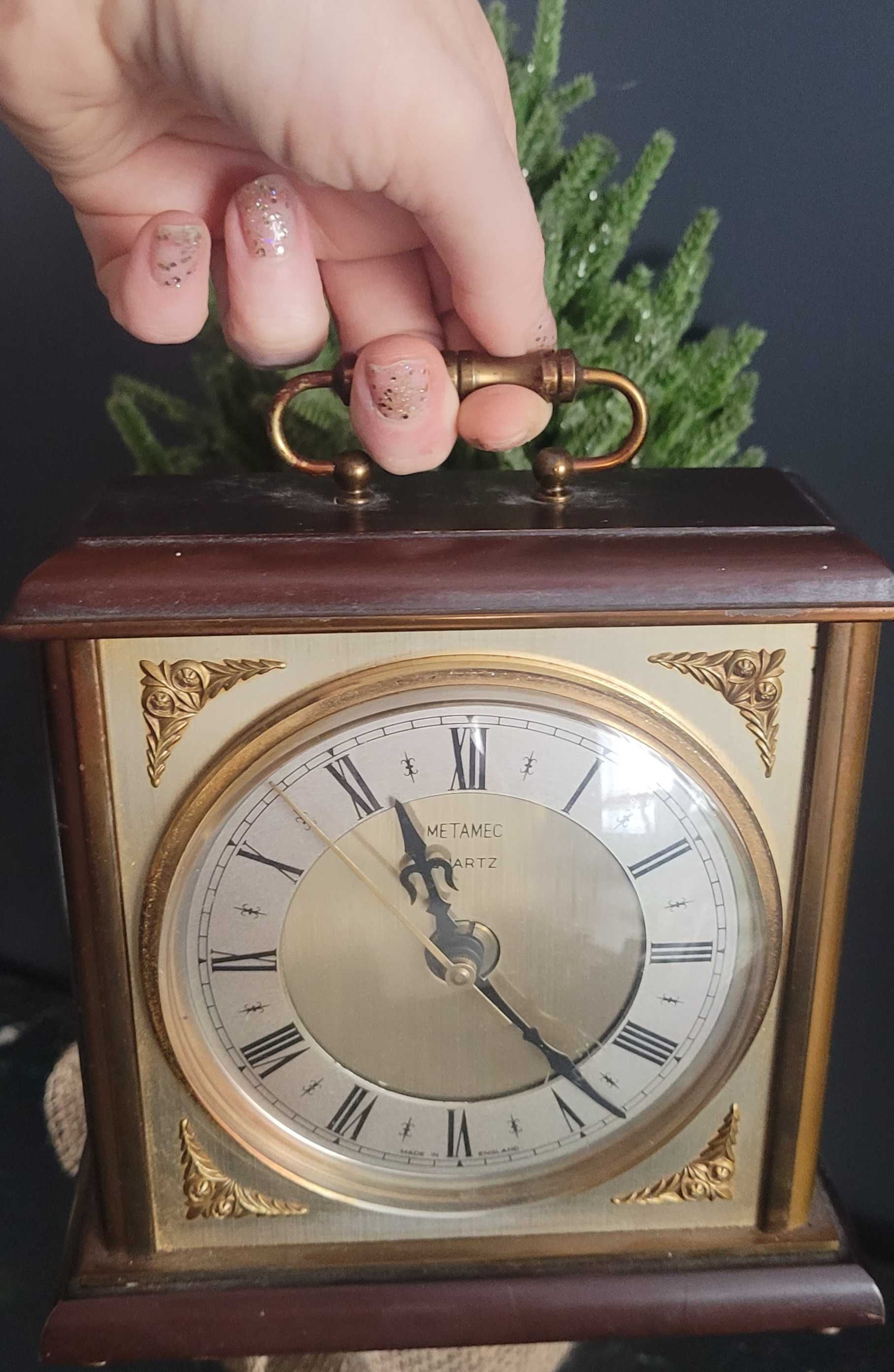 Stary zegar działający kareciak
