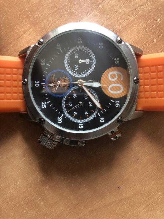 Часы все рабочие фирмы CALGARY дуже добре роблять из нержавейки