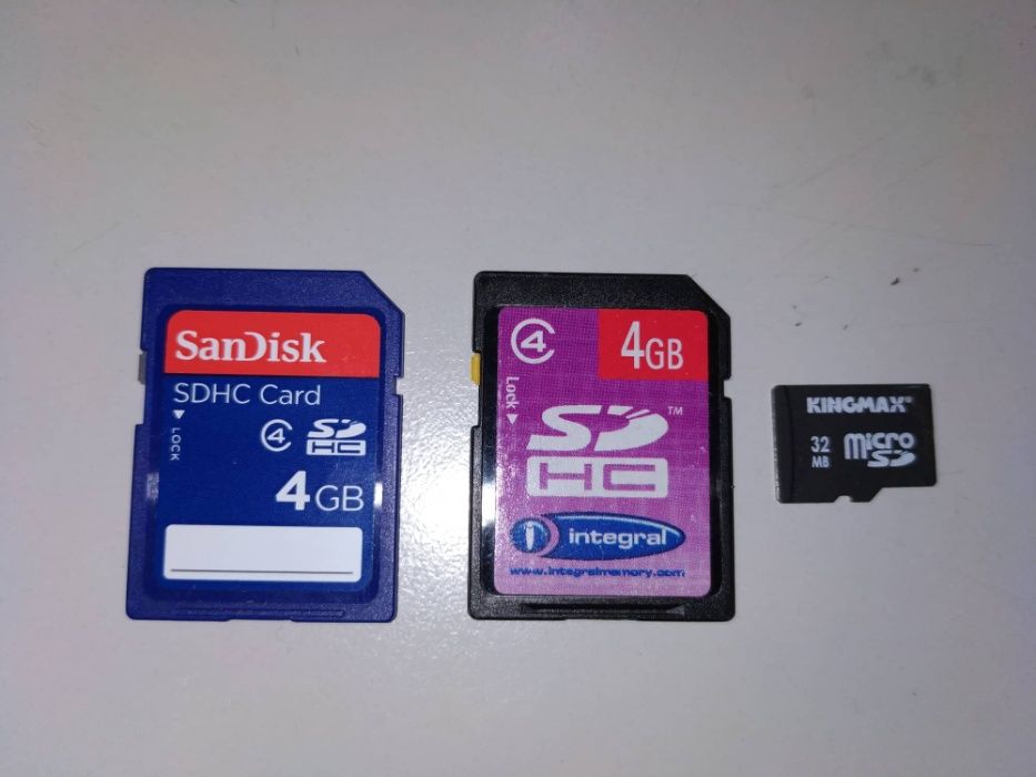 Cartões de memória: 2 SDHC, 1 MicroSD, 3 adaptadores e 1 caixa