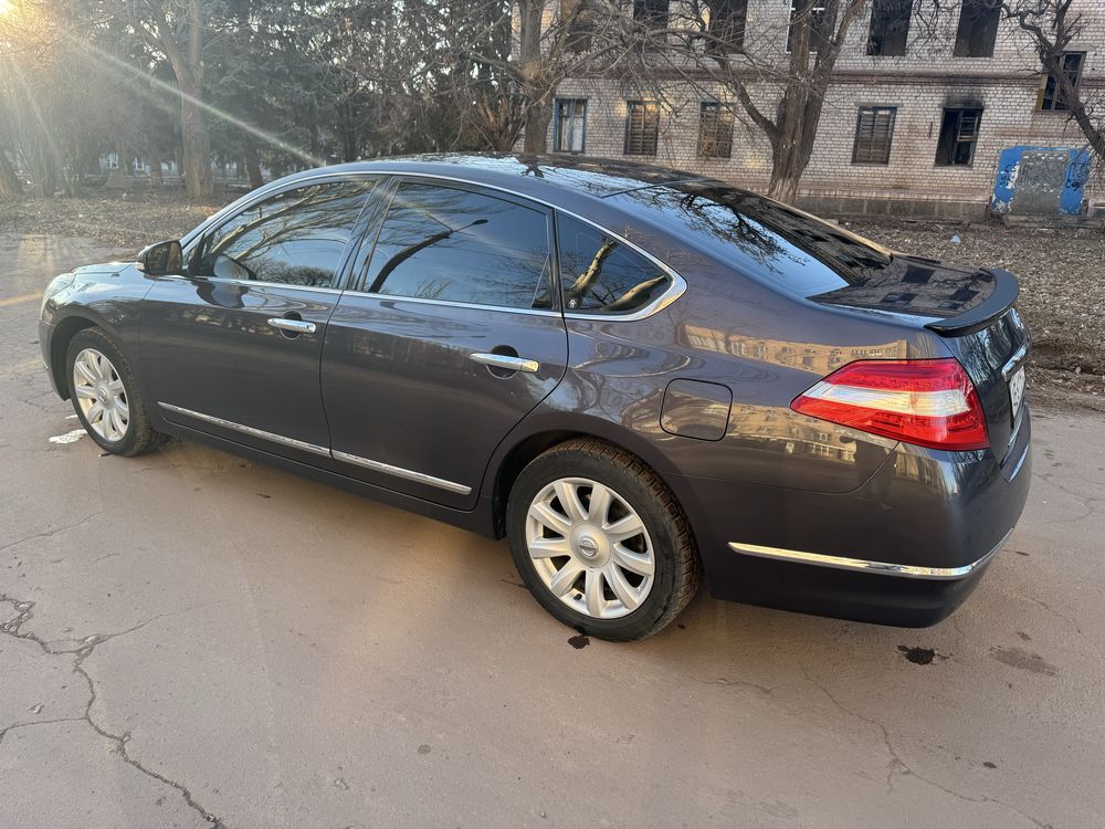 Nissan Teana.
