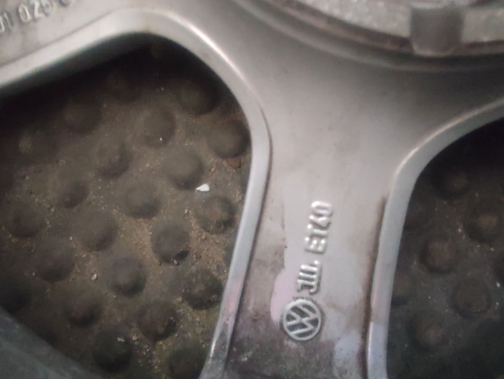 Felgi Aluminiowe z oponami zimowymi 15" 5x100 VW Audi Skoda