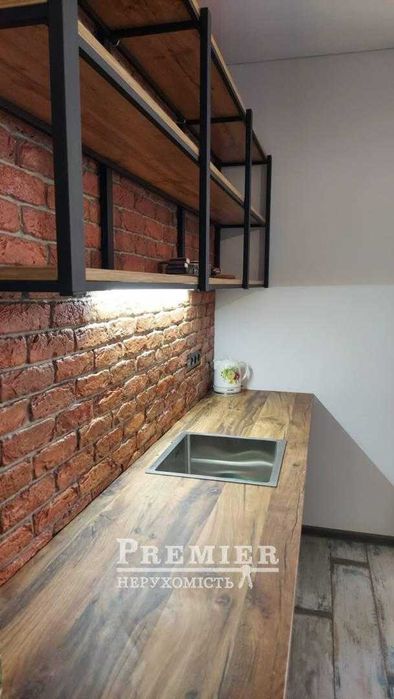 ТЕРМІНОВО Недорого 2-х. кімнатна квартира з Євроремонтом Центрі