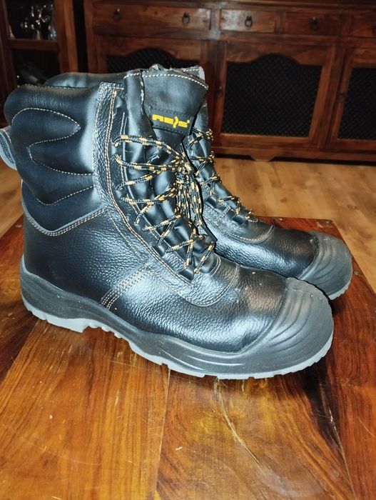 Buty robocze,nowe, zimowe, ocieplenie. Rozmiar 44