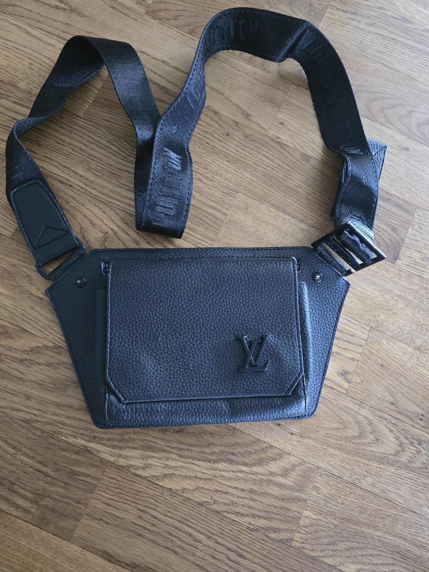 Torebka nerka Louis Vuitton
