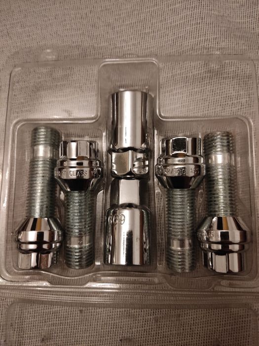 Zestaw śrub zabezpieczających WePro, M14, Passat, Golf