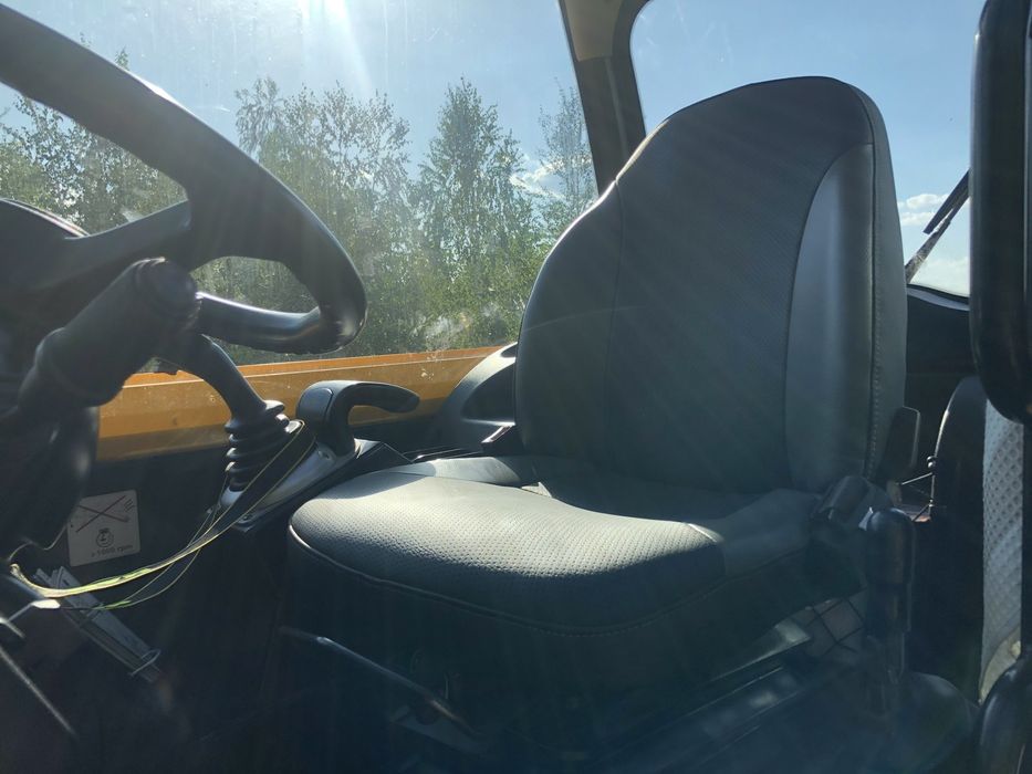 Навантажувач телескопічний JCB