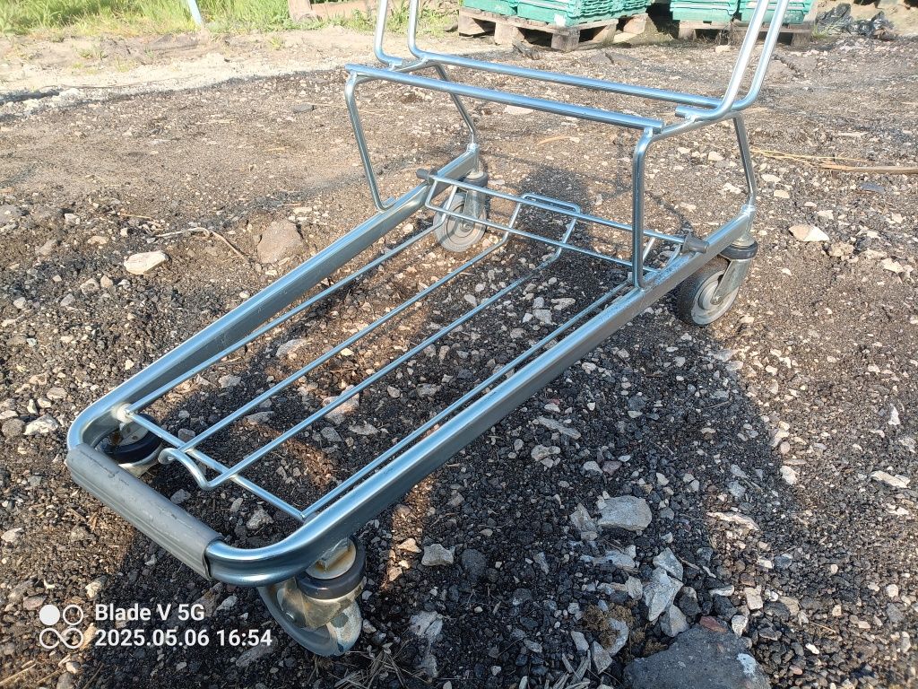 Platforma metalowa na kółkach wózek