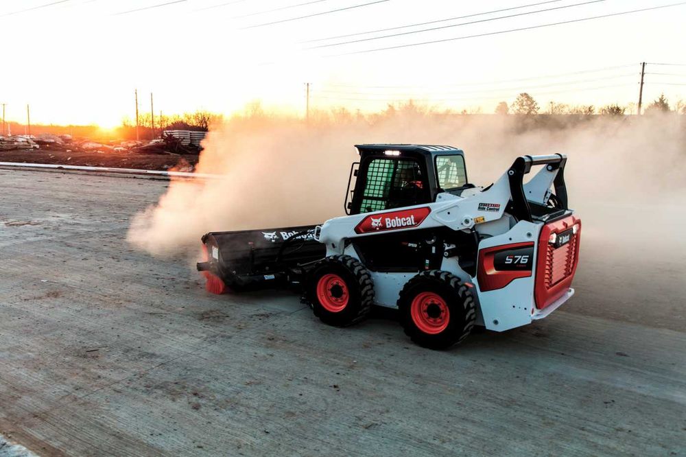 Miniładowarka Ładowarka Bobcat S150 widły łyżka zamiatarka szczotka