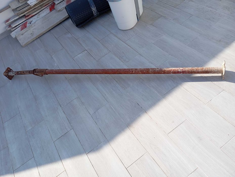 Escora Metálica Extensível / Prumo – Usada