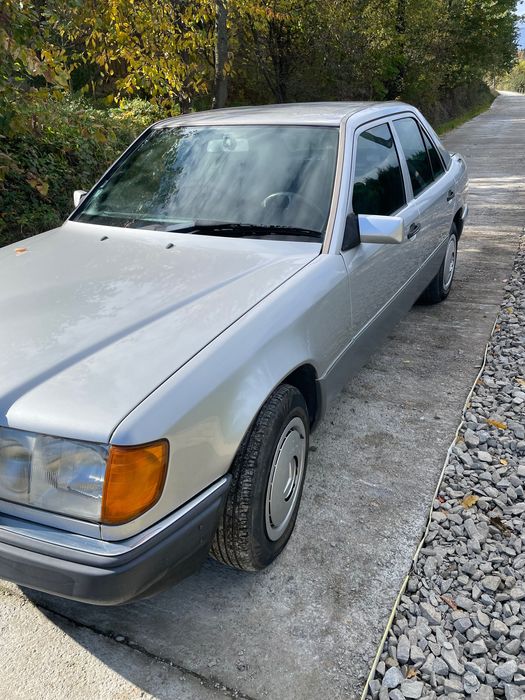 Mercedes w124  3.0  bez korozji super stan