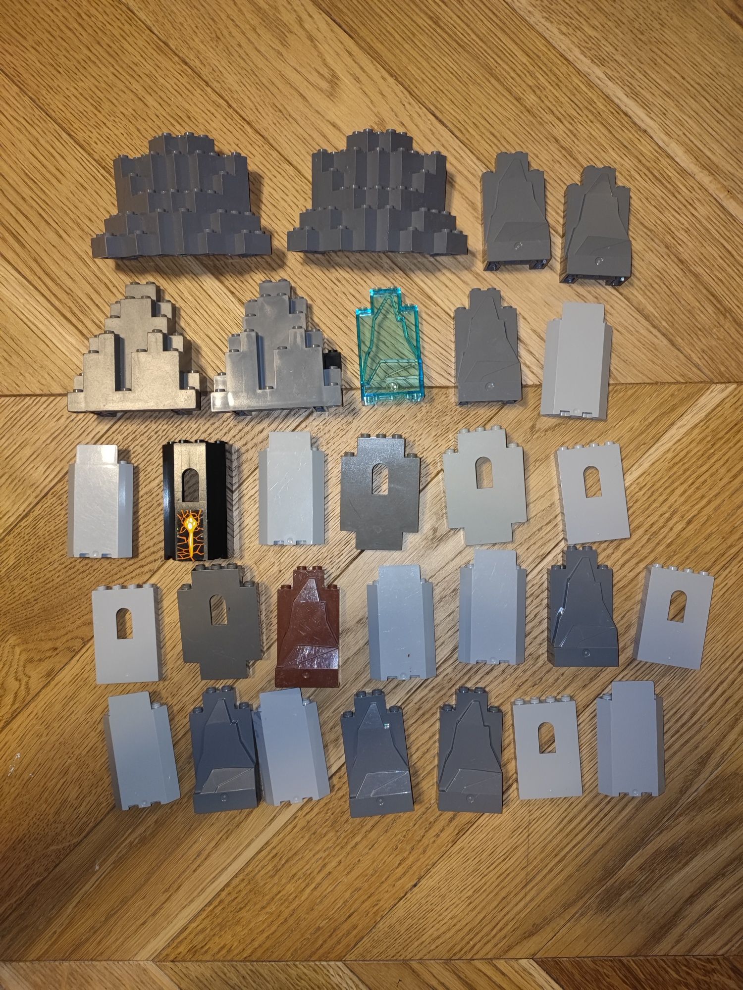 Skały i elementy do budowy zamku LEGO
