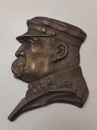 Plakieta marszałka Józefa Piłsudskiego w czapce Legionisty