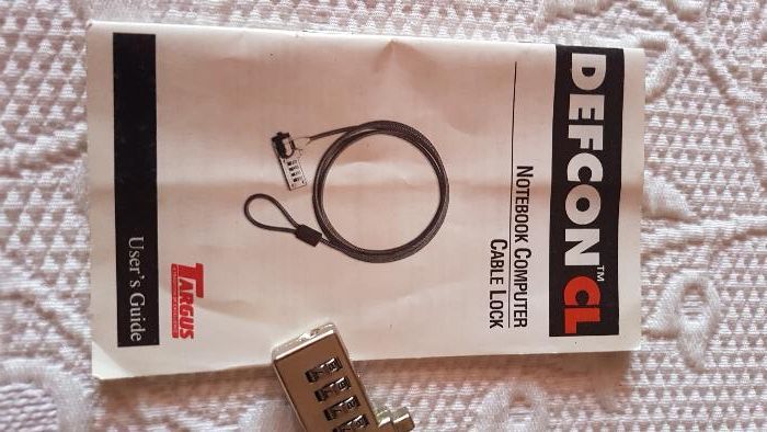 Cadeado com cabo Targus Defcon CL para PC notebook.