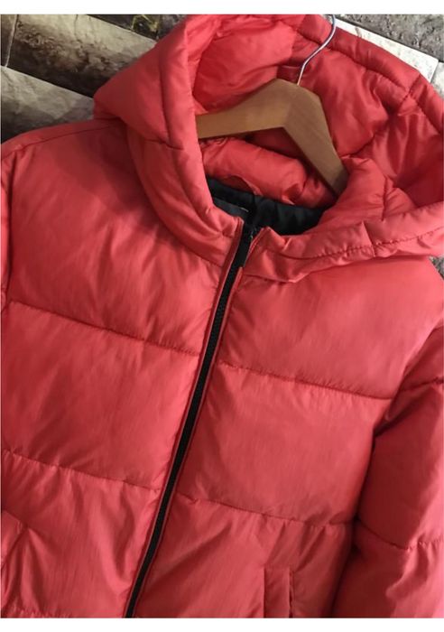 Тепла куртка, коротка, чорна, червона