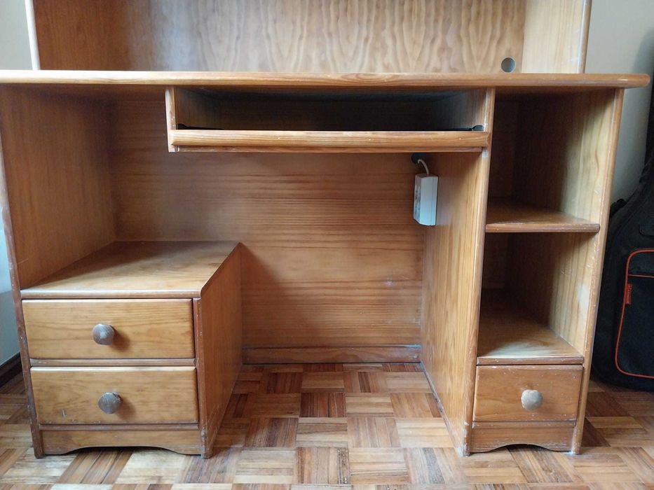 Escrivaninha com estante integrada_madeira maciça de pinho