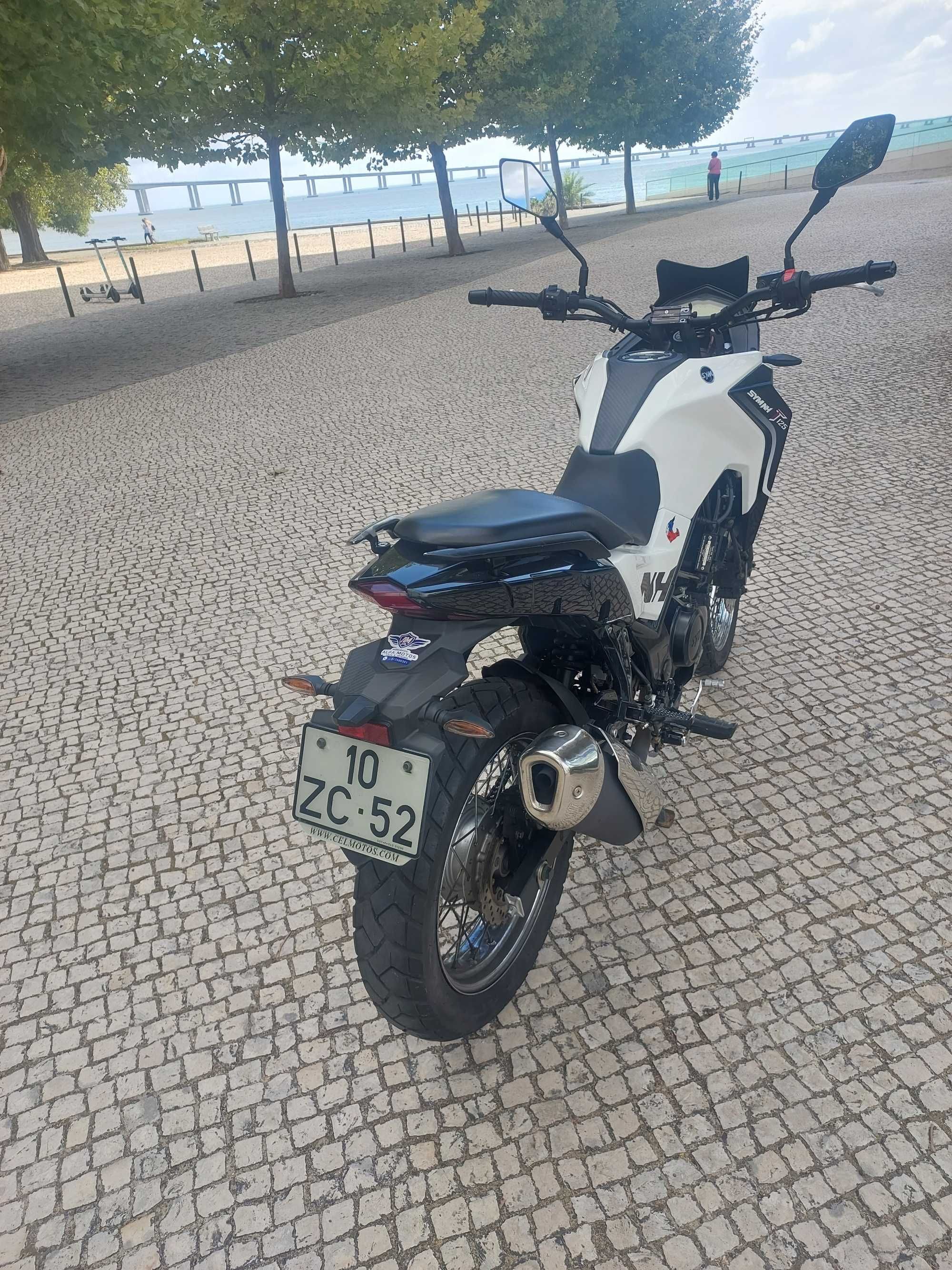 Moto 125cc chama