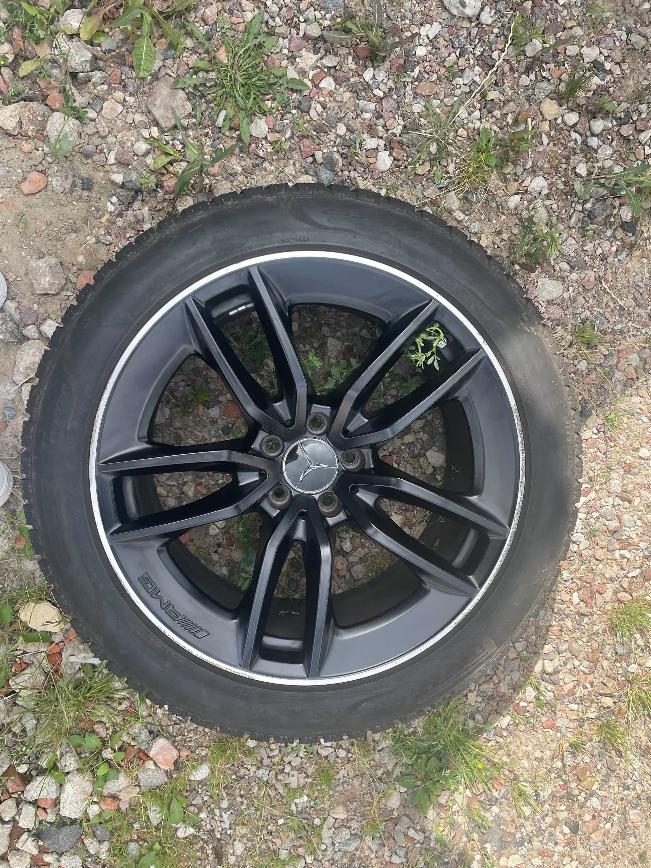 felgi z oponami przód 255/45/19 oraz tył 285/40/19