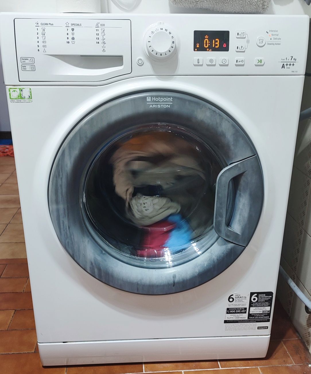 Máquina lavar roupa Hotpoint Ariston 7kg  FMG723