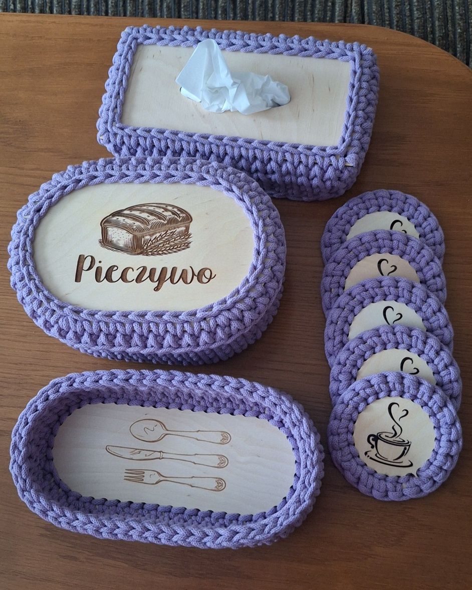 2 koszyki na pieczywo i sztućce