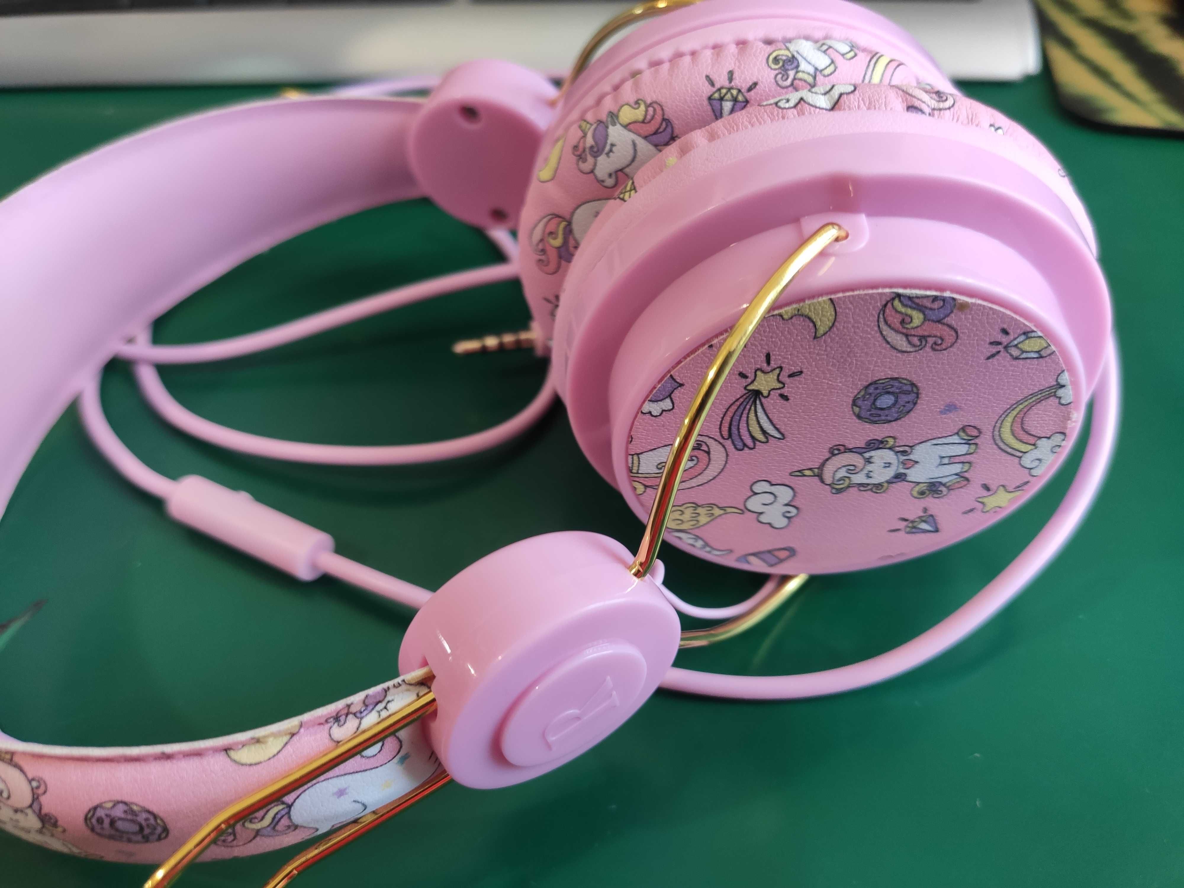 Różowe słuchawki w jednorożce