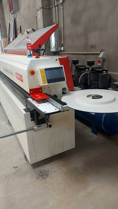 Orladora com tupias de entrada e arredondador