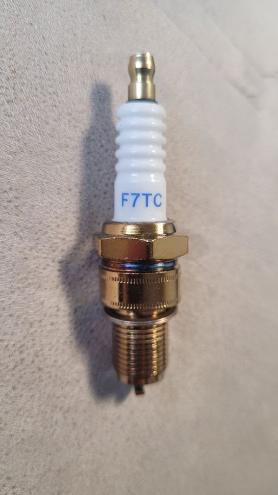 Свічка запалювання F7TC
