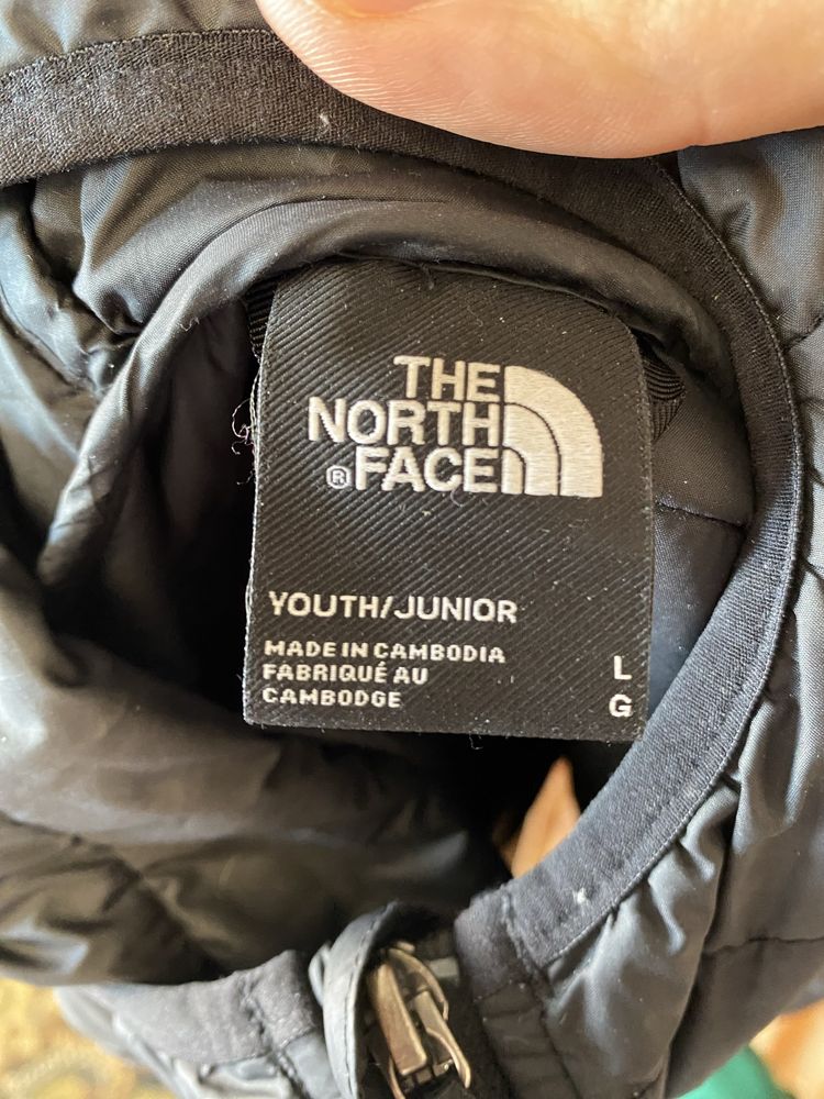 Детская куртка The North Face черная весна ориг junior размер L