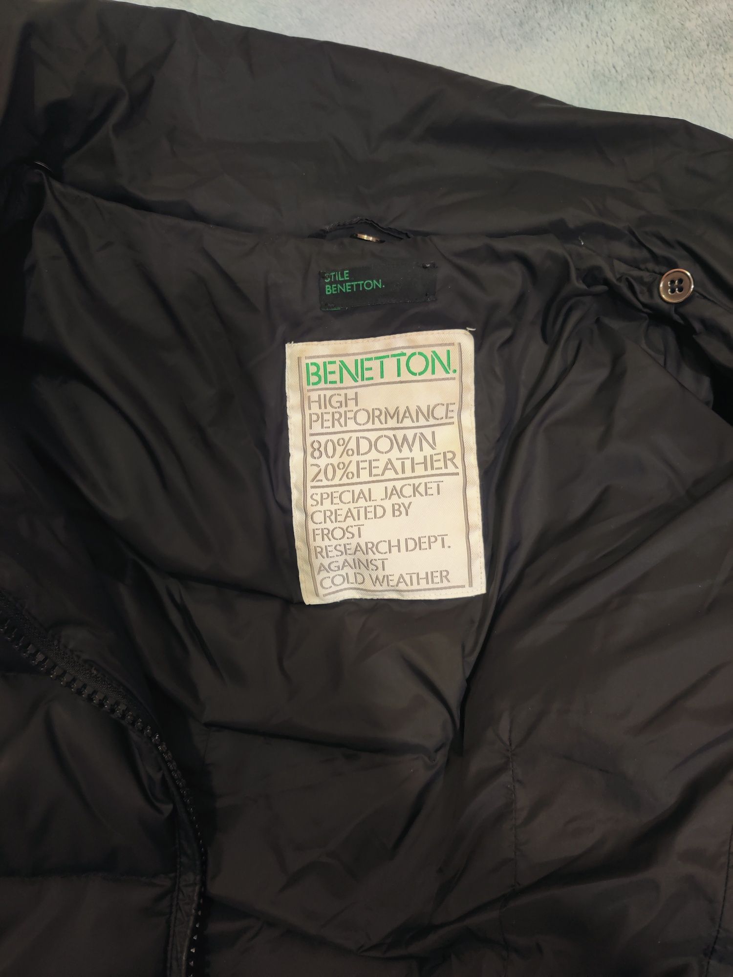 Czarna kurtka zimowa pikowana puchowa  taliowana komin Benetton