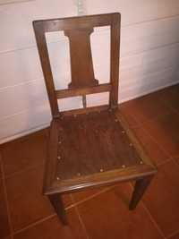 Antiga cadeira estilo vintage restaurada