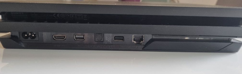 Ps4 Pro + 2 pady + 4 gry