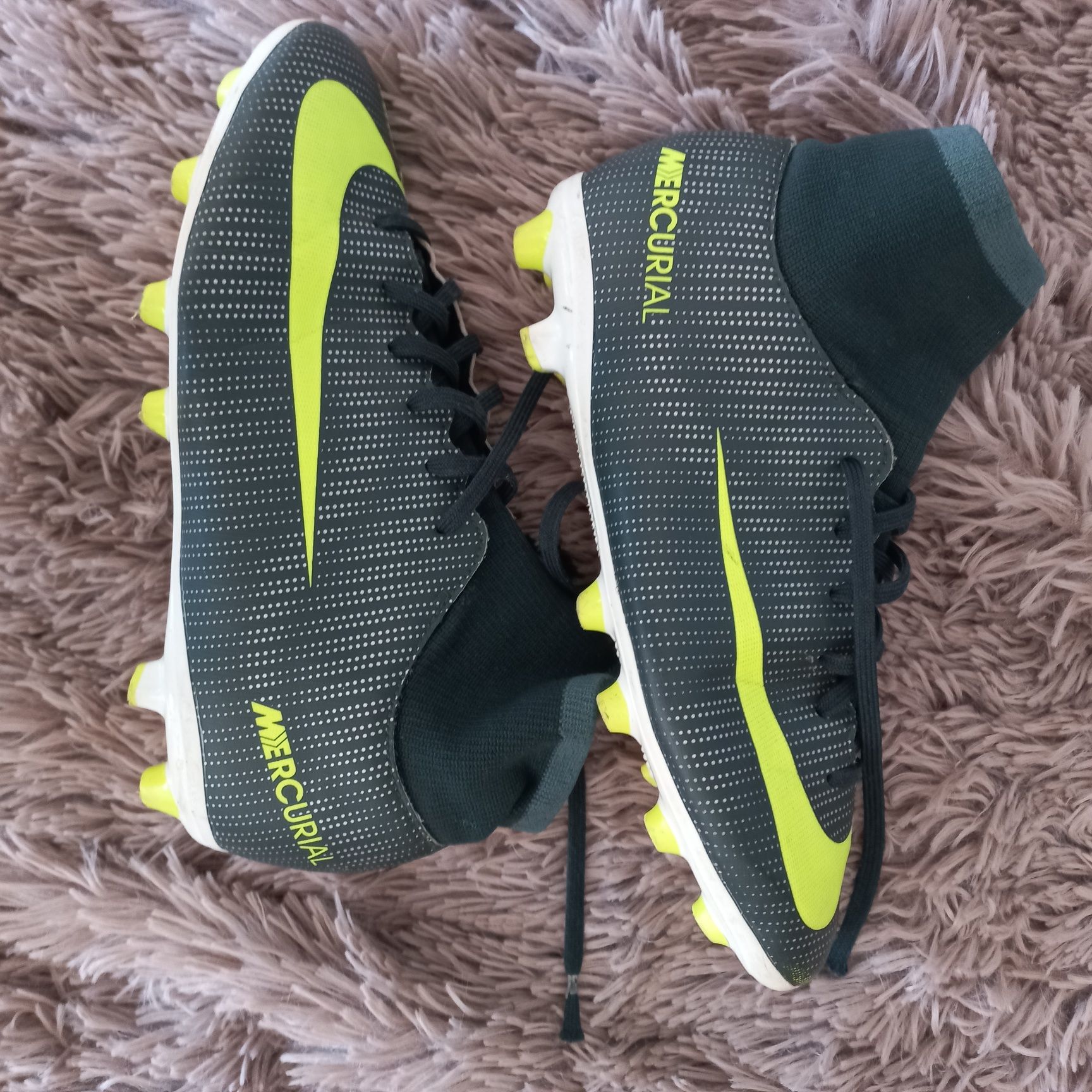 Nike Mercurial piłkarskie buty z cholewką 37,5