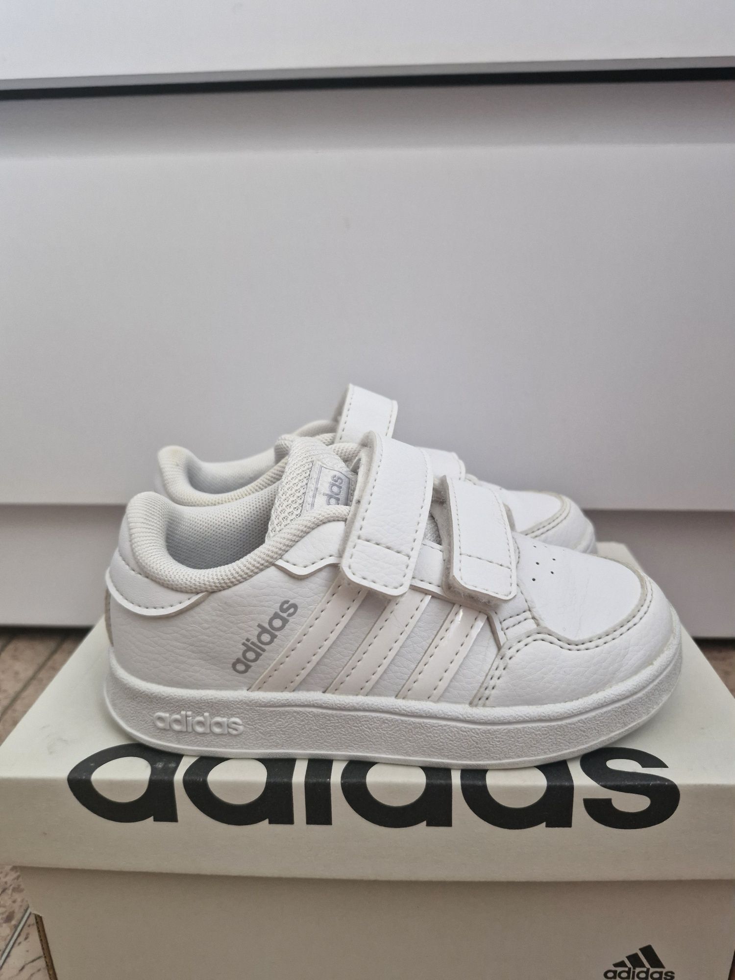 Кросівки Adidas дитячі 23 розмір 15,6 см