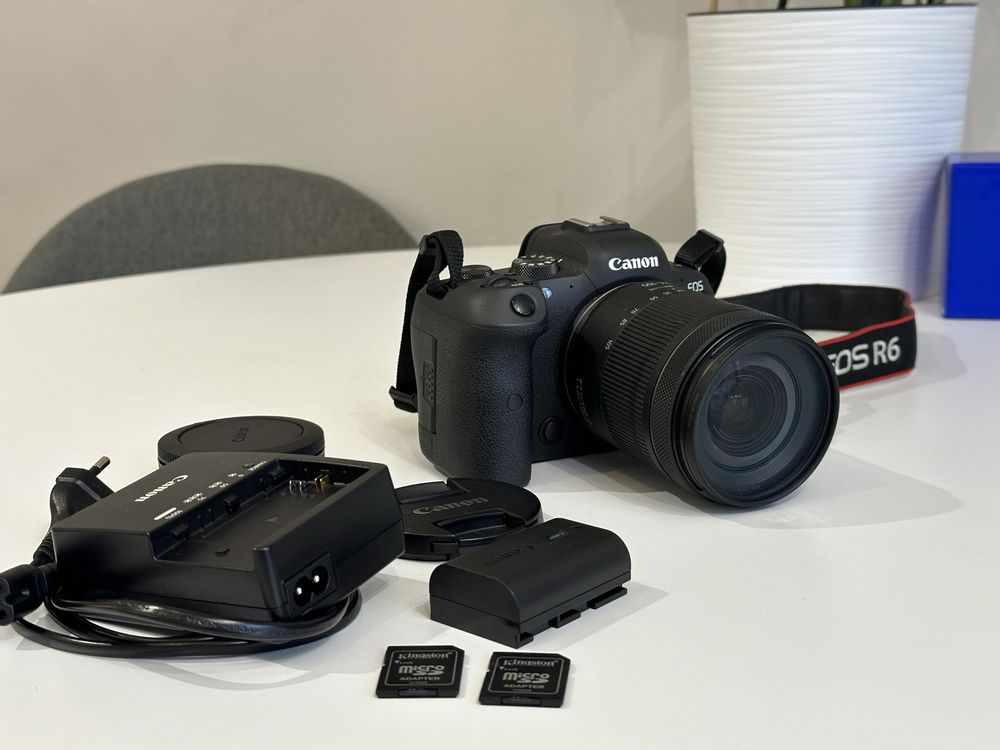 Canon EOS R6 + RF 24-105mm f/4 бездзеркальний фотоапарат