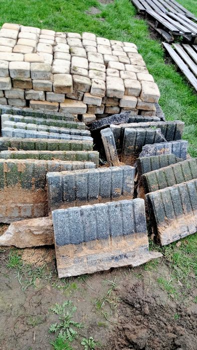 Kostka brukowa z rozbiórki jasna obrzeża