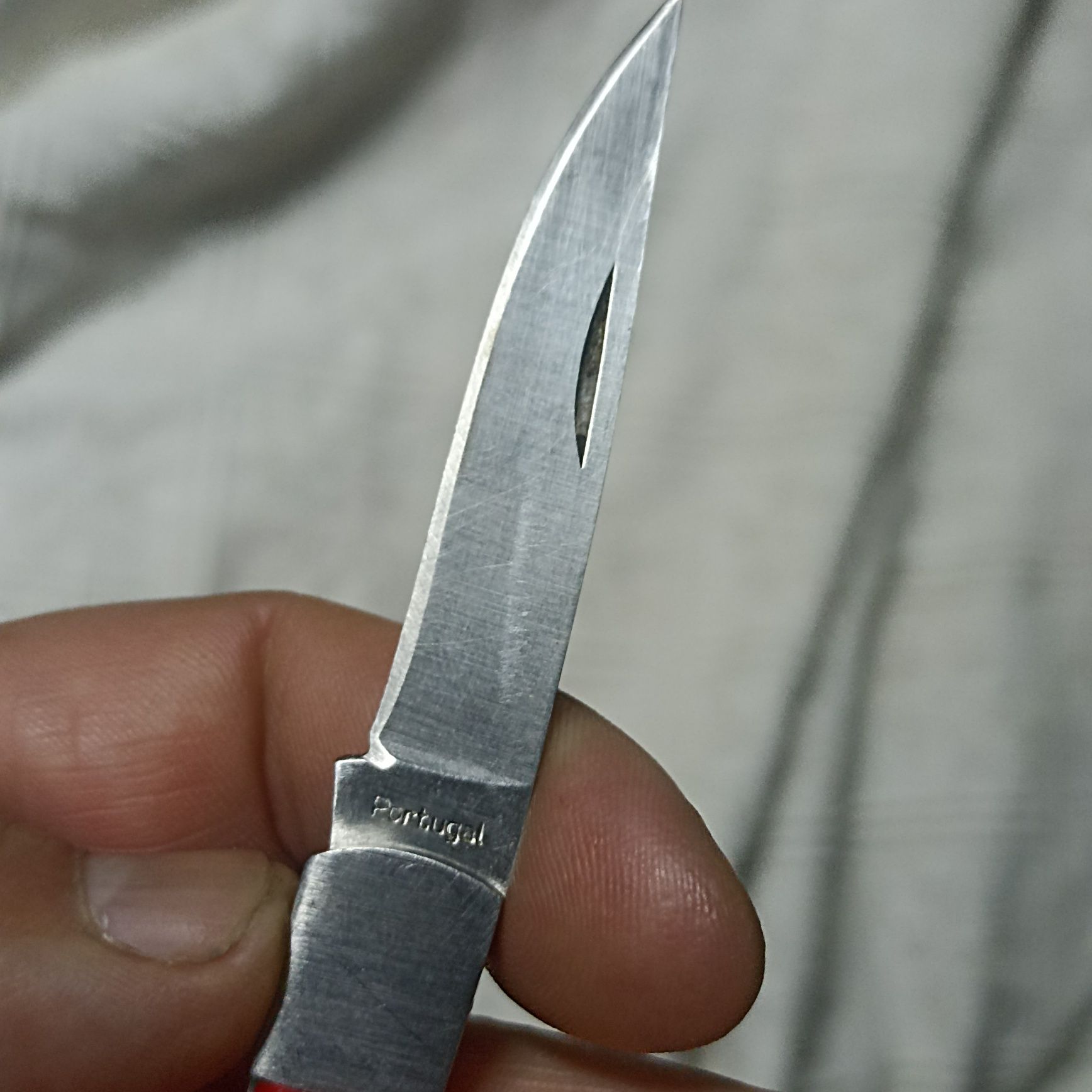 Navalha pequena com lâmina afiada